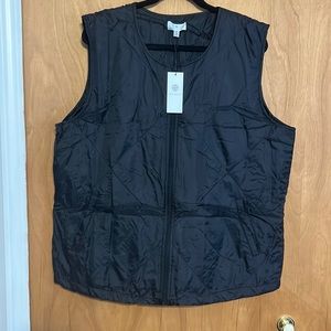 NWT Socialite L/XL black lightweight puffer vest. True to size.